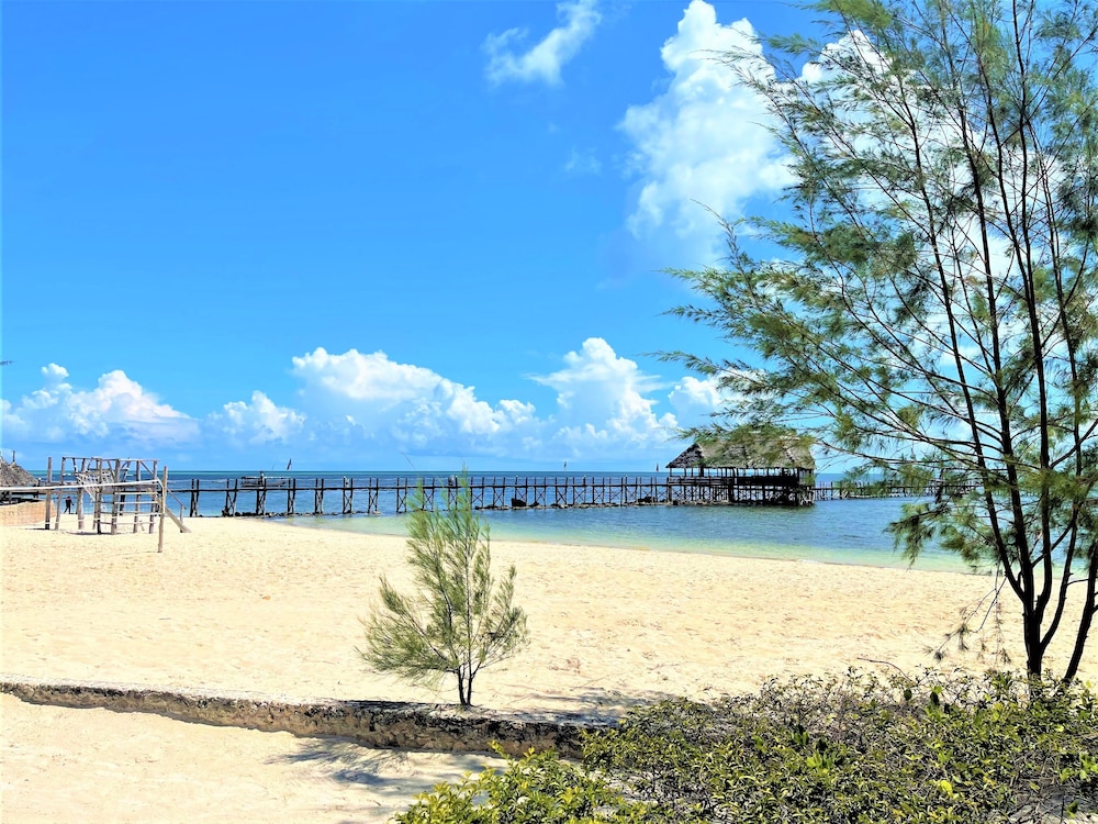 Paradise Beach Resort 46/50