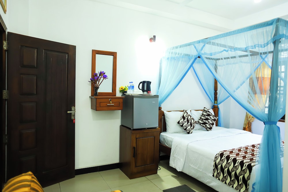 GRAND, DOUBLE BED