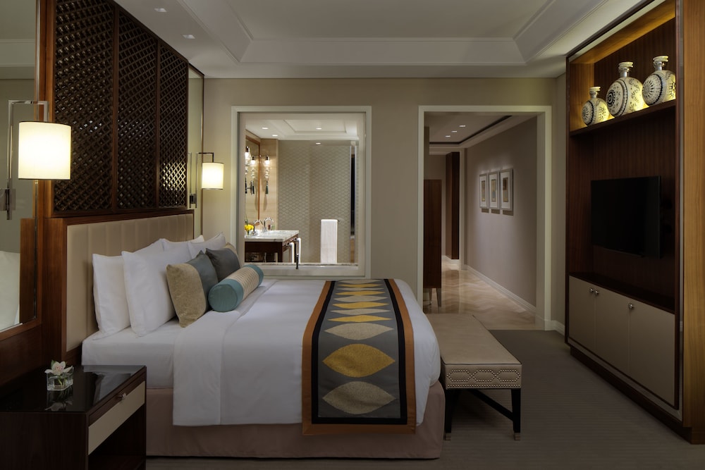 LUXURY, KING BED, CITY VIEW