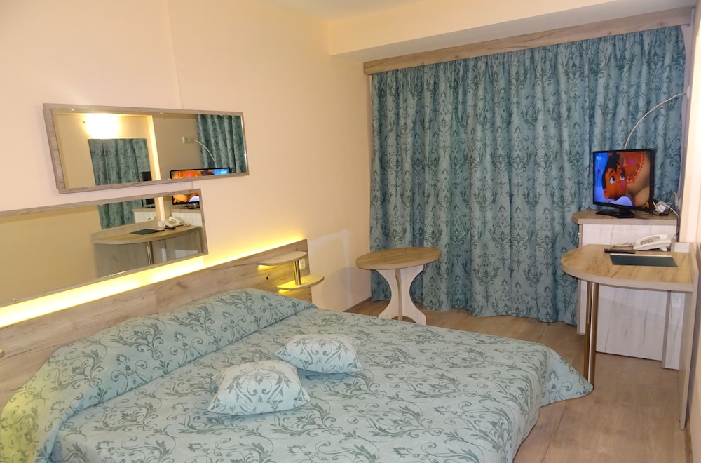 Victoria Hotel 23/50