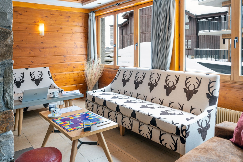 Aiguille Percee Hotel Restaurant 32/74