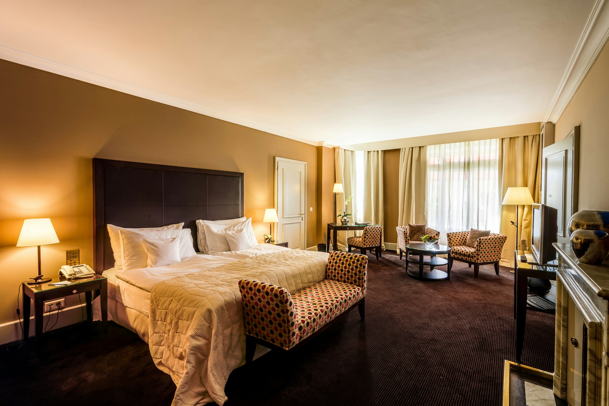 DELUXE, SUITE