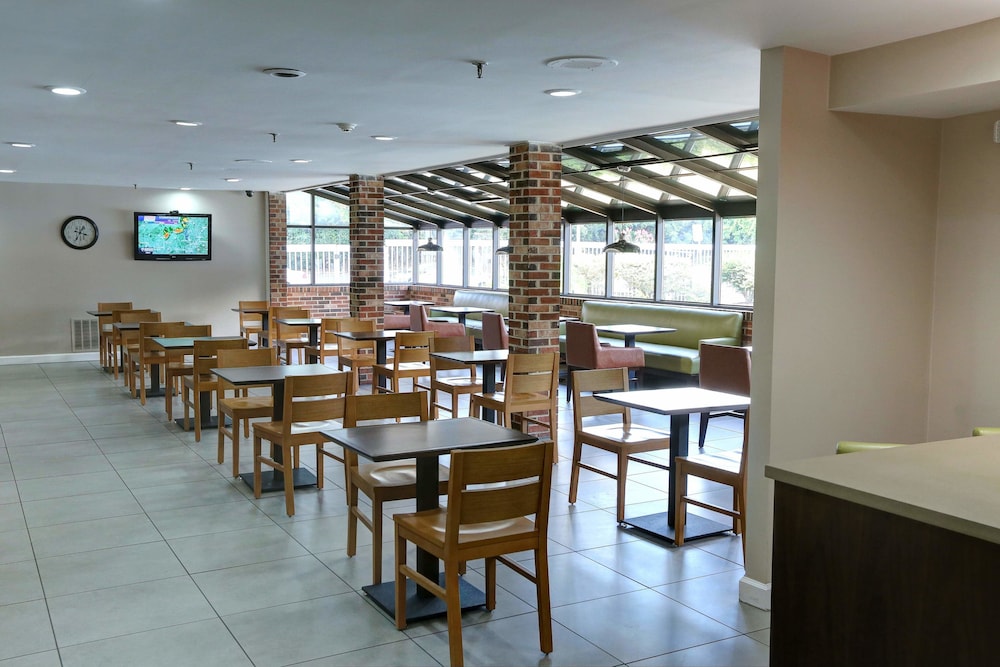 Country Inn & Suites by Radisson, Charlotte I-85 Airport, NC 35/47