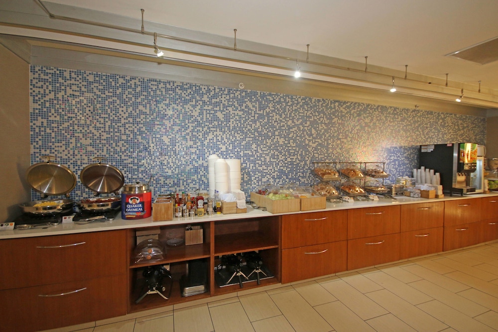 SpringHill Suites Charleston North/Ashley Phosphate 37/46
