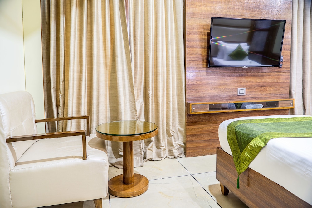 Armoise Hotel 24/40