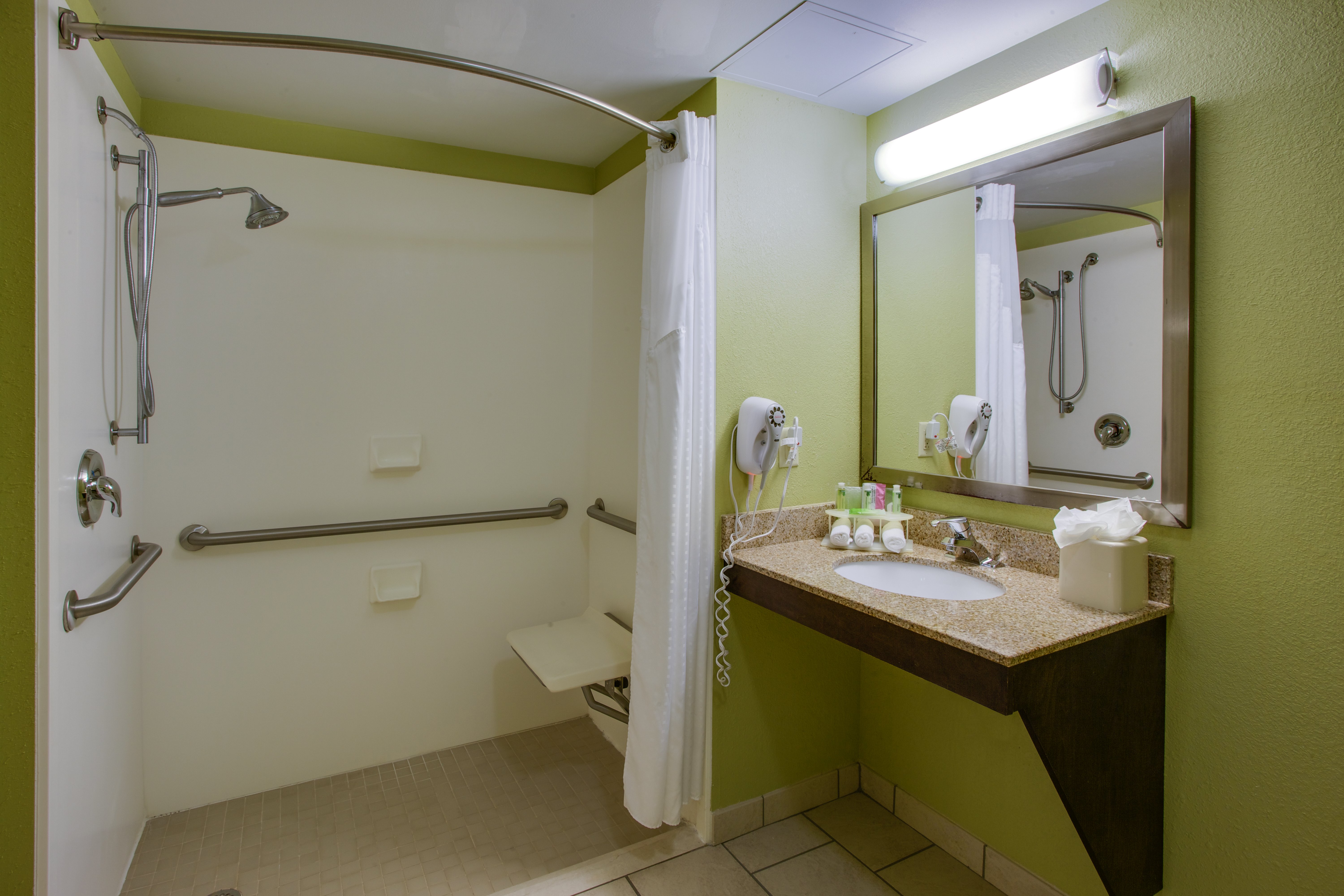 Holiday Inn Express Hotel and Suites Raleigh Sw Nc State 79/80