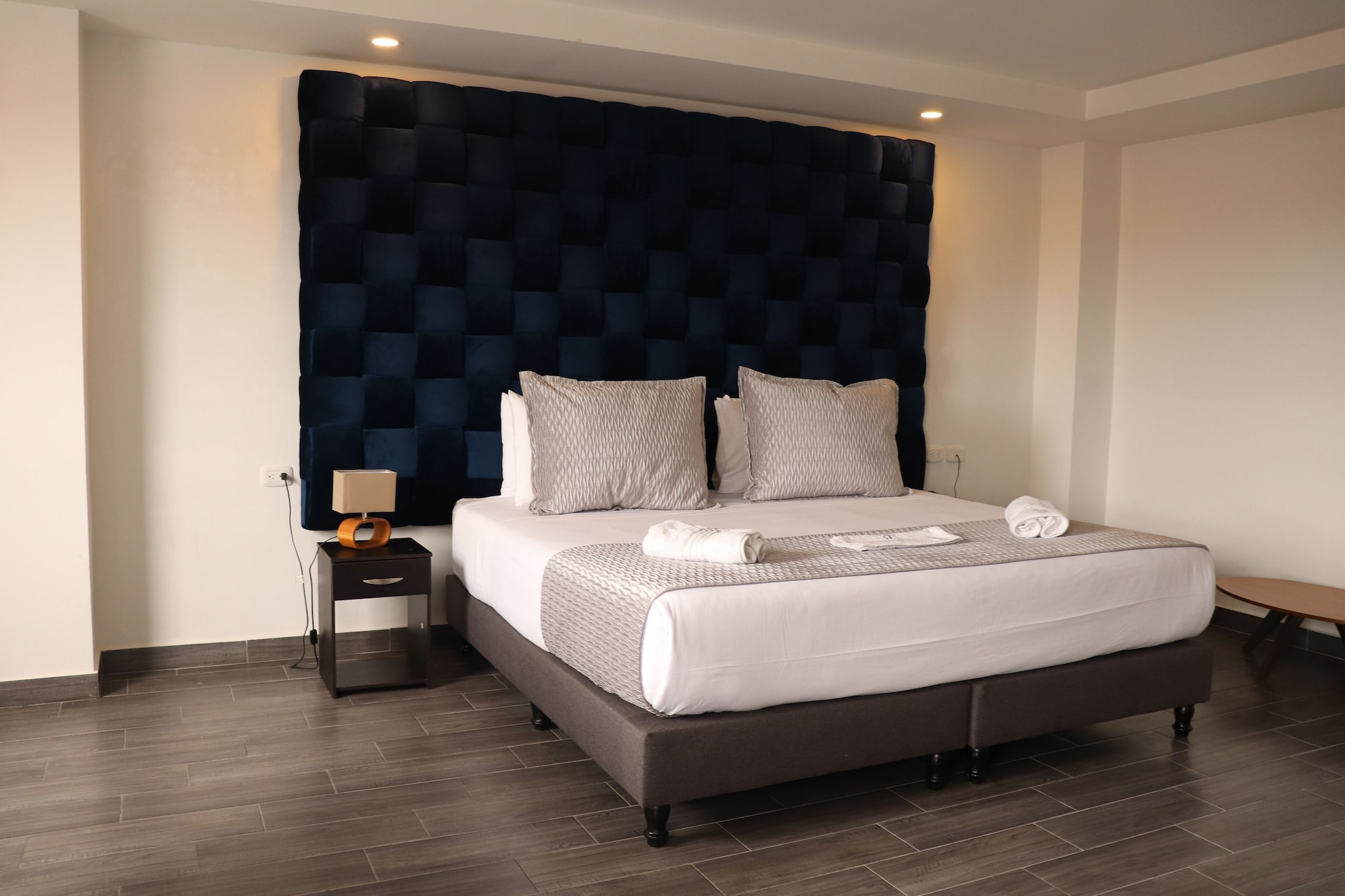 LUXURY, SUITE, KING BED, CITY VIEW