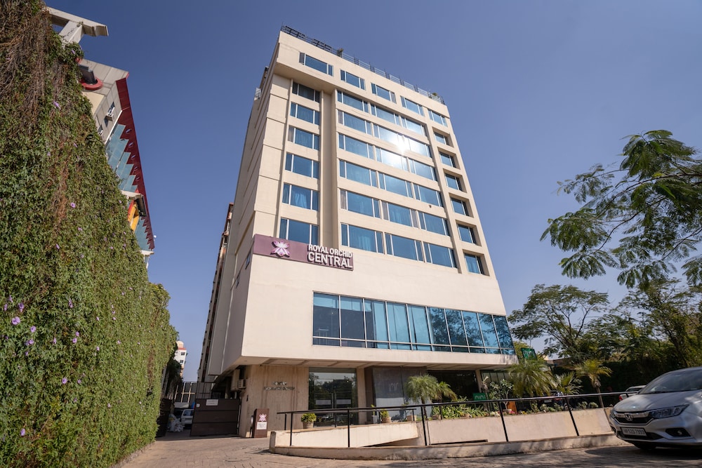 Royal Orchid Central Jaipur 7/58
