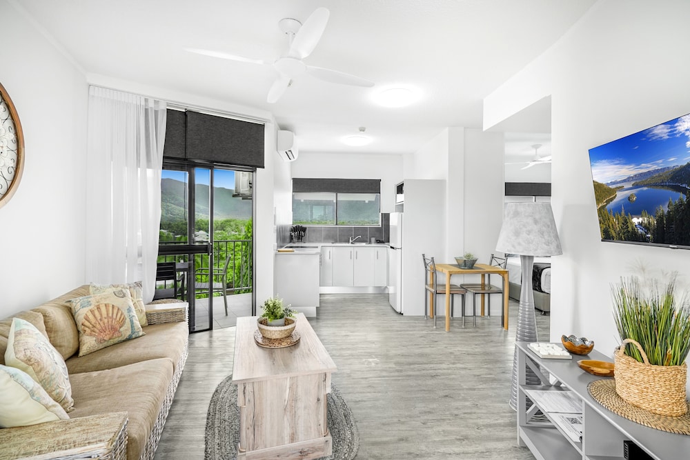 AMAROO AT TRINITY 21/50