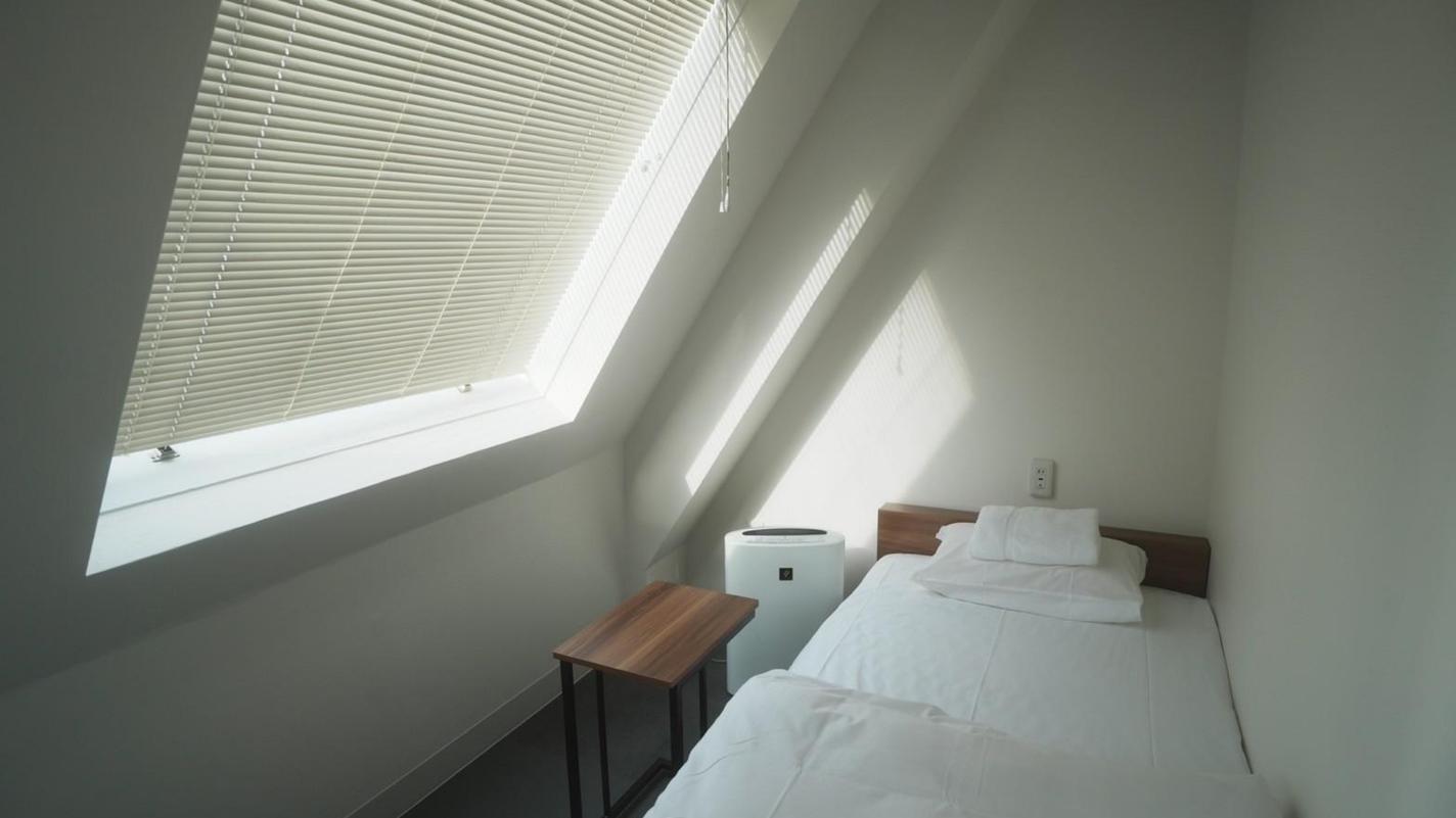 Mixed Dorm, Private