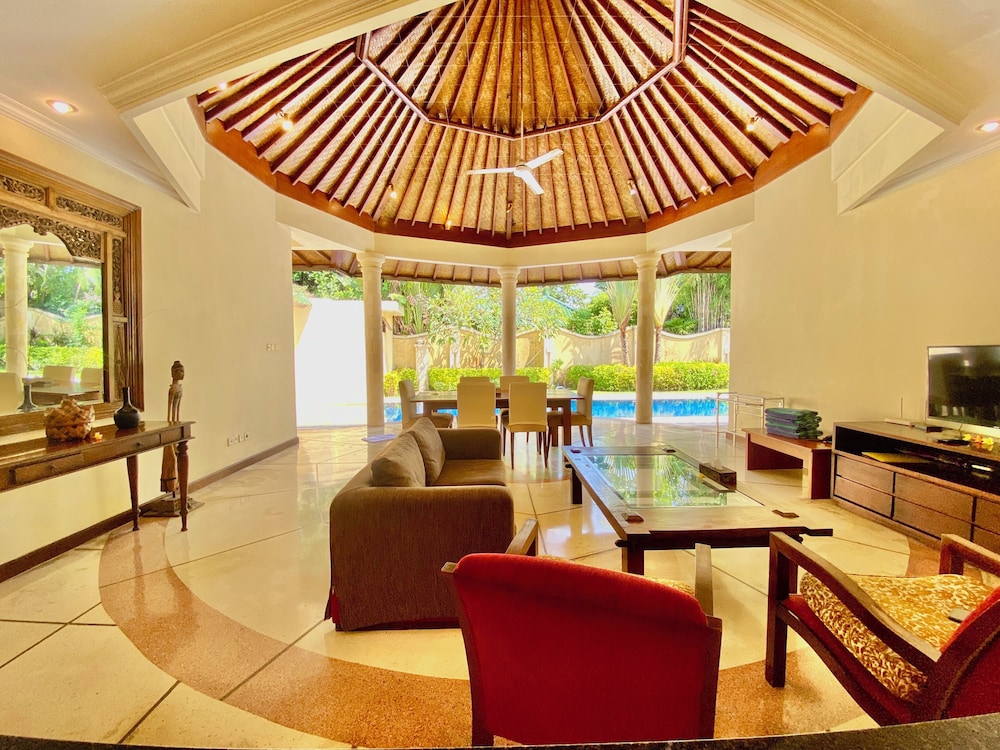 Emerald Villa 34/50