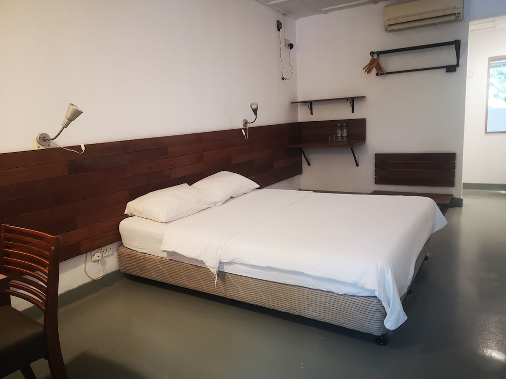 Oyo 161 Lodge Paradize Hotel 13/25