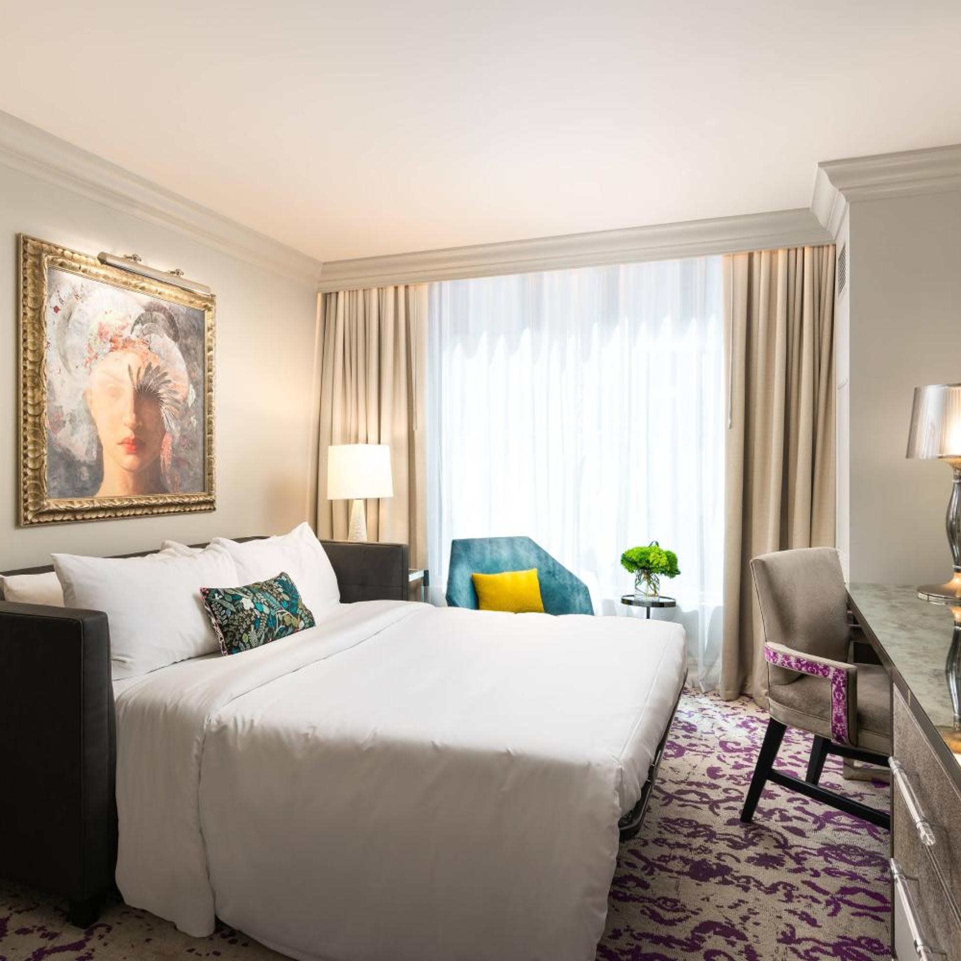 1 Bedroom, Suite, King Bed, City View, Sofa