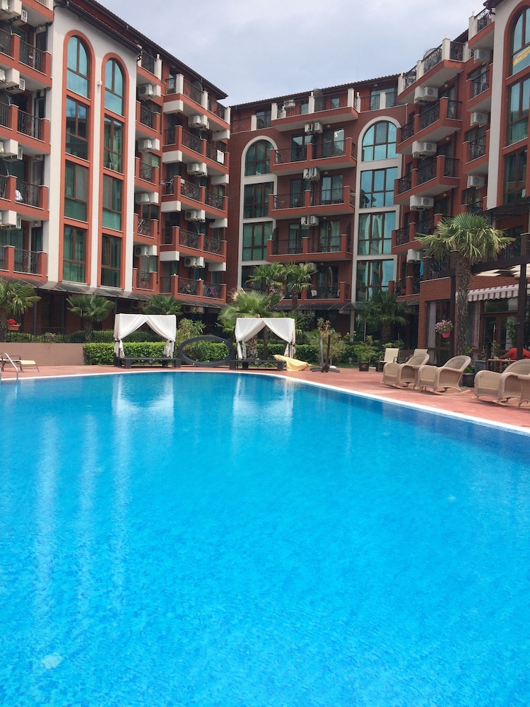 Chateau Del Marina Complex Apartments 17/20