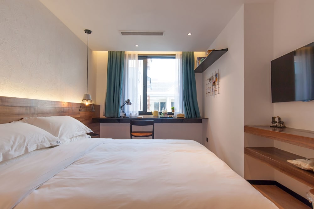 Hangzhou Backlighting Inn 8/45
