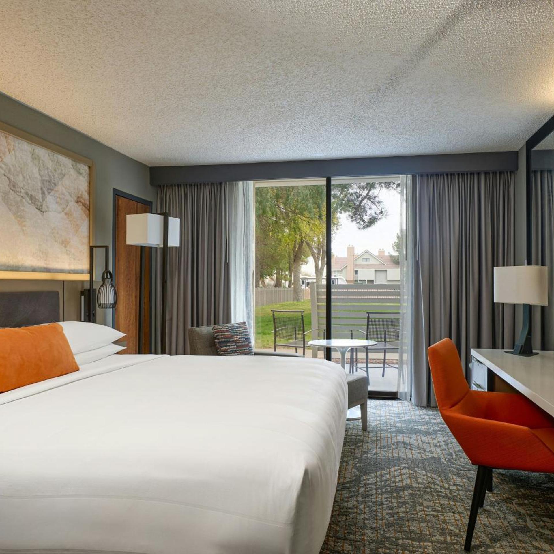 Room, King Bed, Pool View, Ground Floor