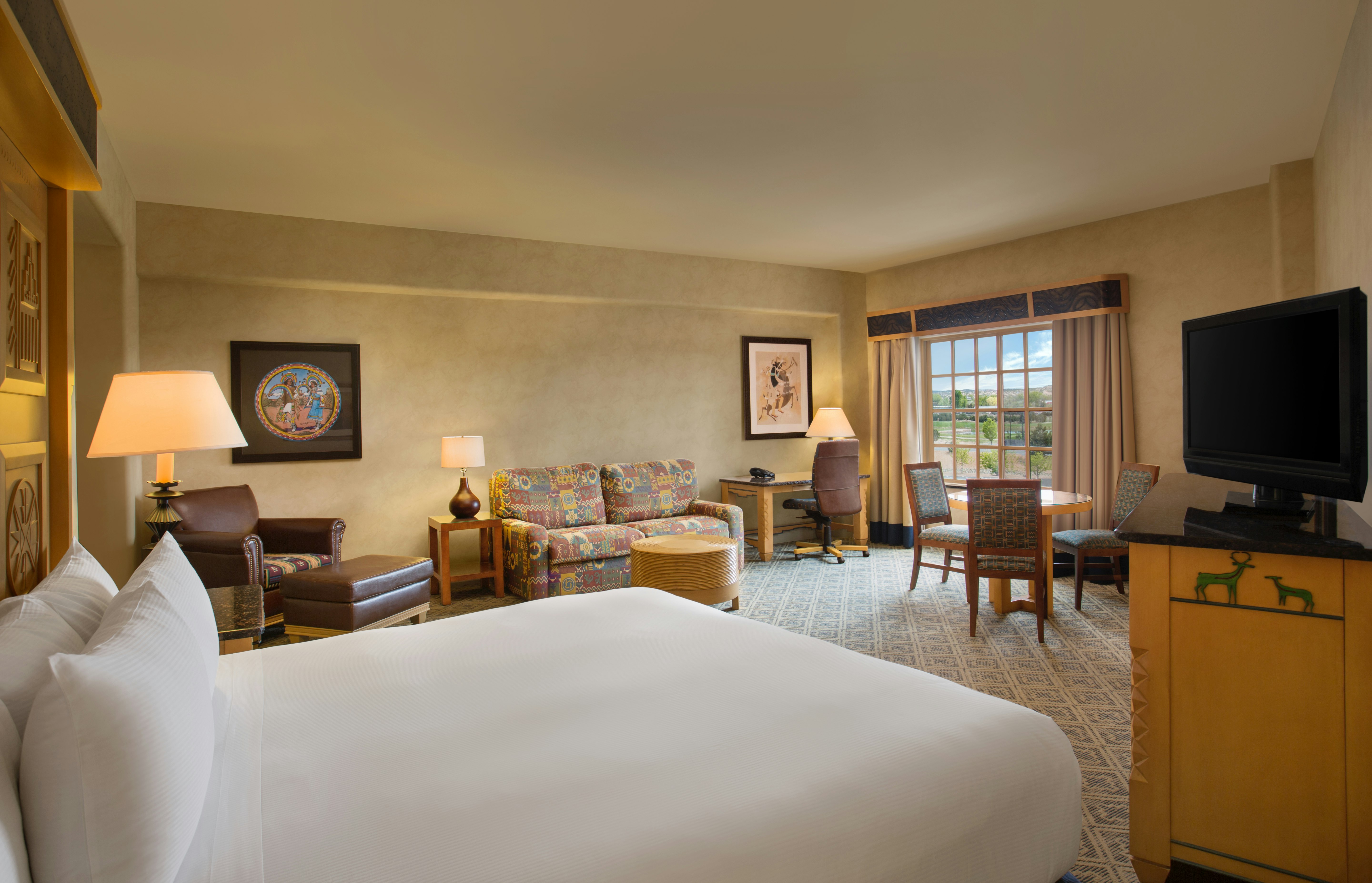 STUDIO, SUITE, KING BED