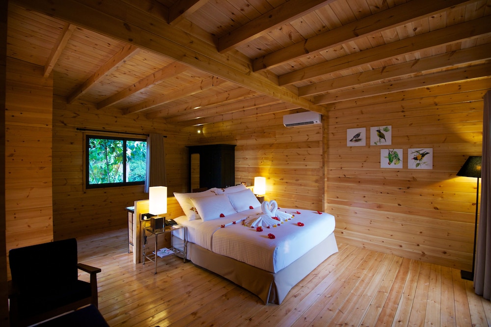 Room at Mountbatten Bungalow, KANDY