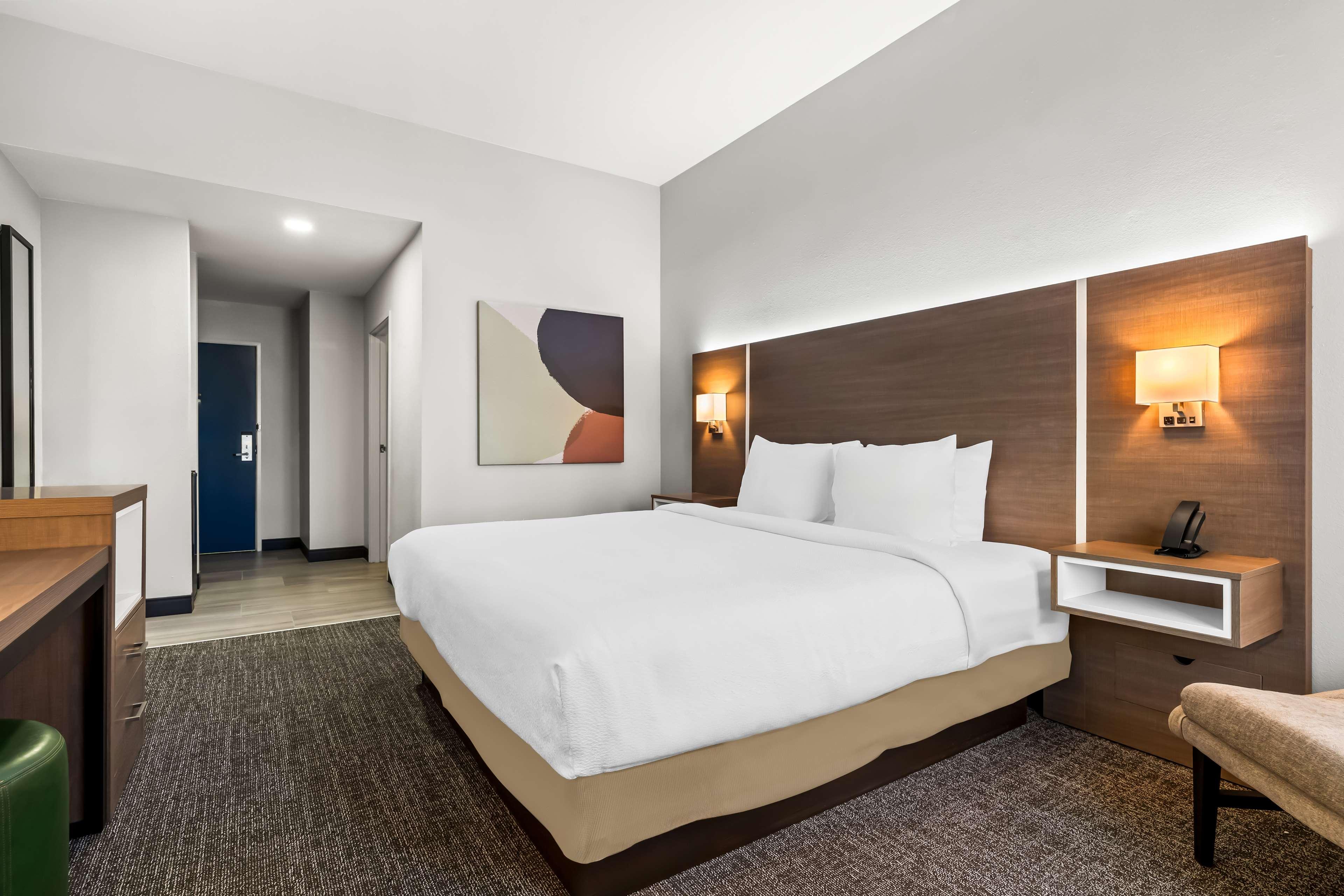 ROOM, KING BED, ACCESSIBLE