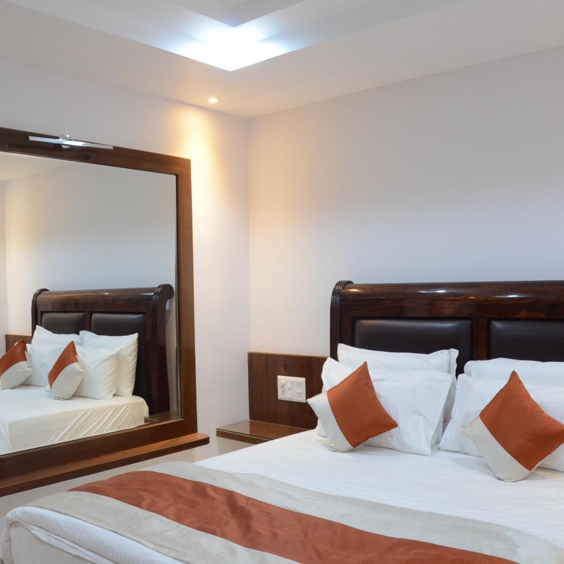 غرفة تنفيذية بسرير كينج، Hotel Loksagar 3/5
