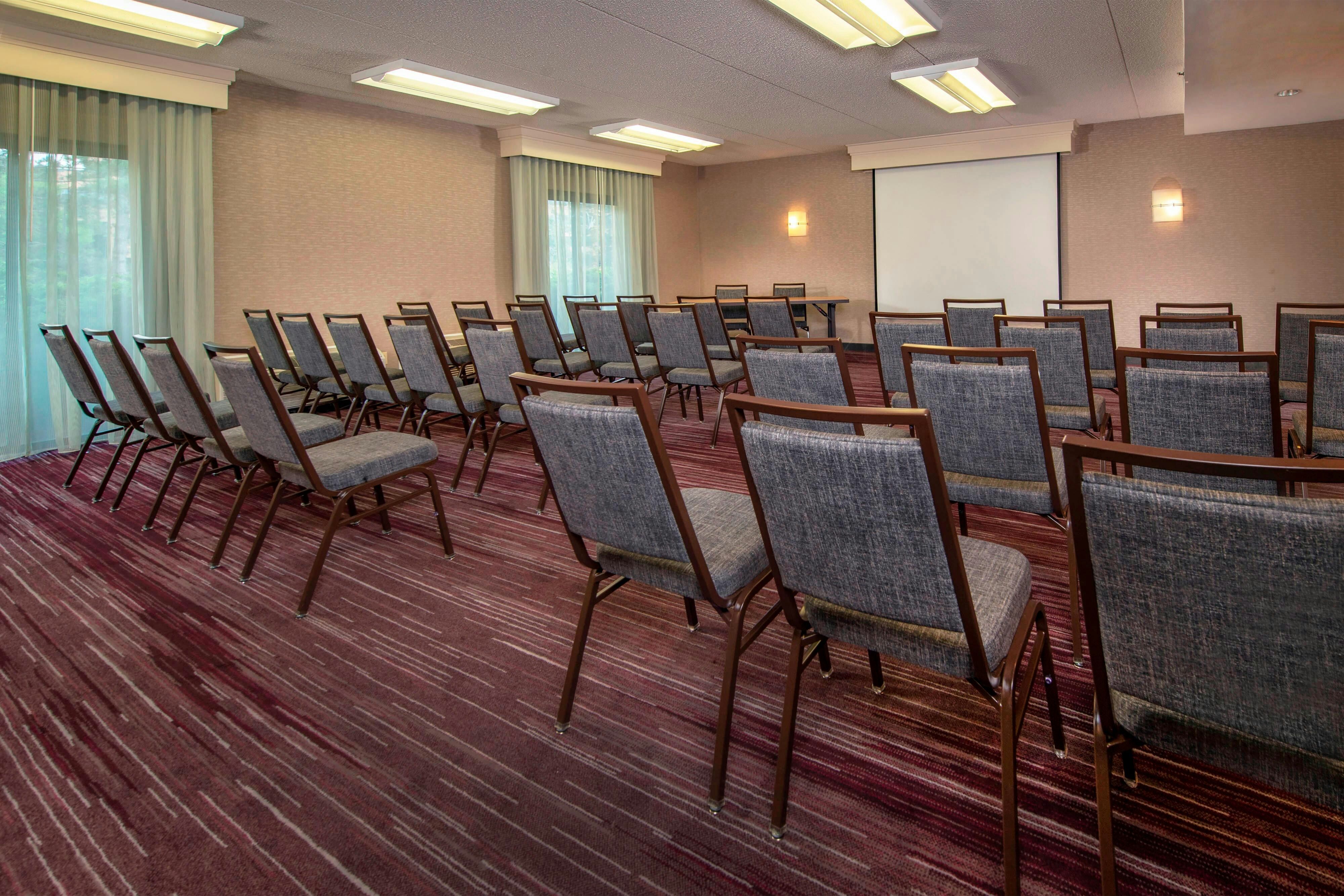 Courtyard By Marriott Rockville 20/25