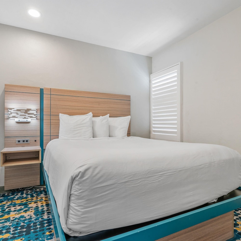 Pacific Shores Inn 32/56