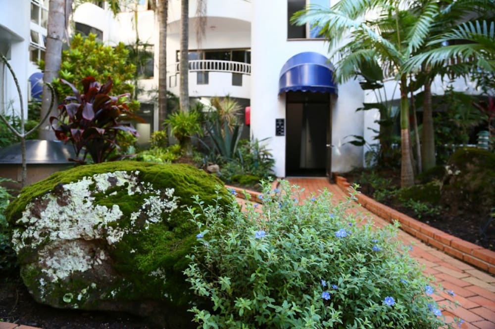 St Tropez Holiday Apartments 48/66