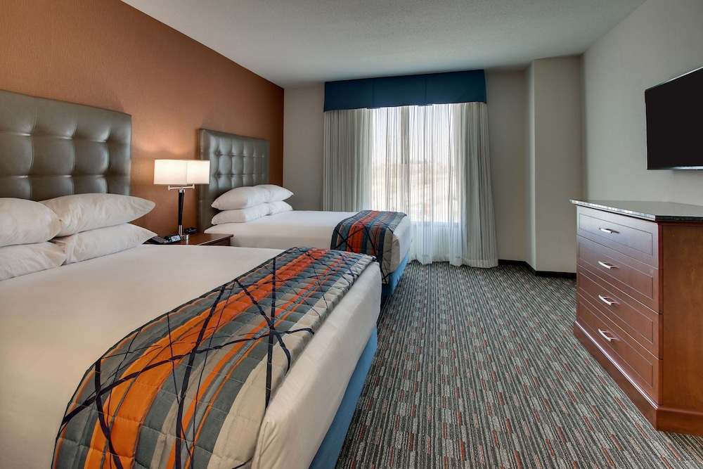 Drury Inn & Suites Iowa City Coralville 14/50