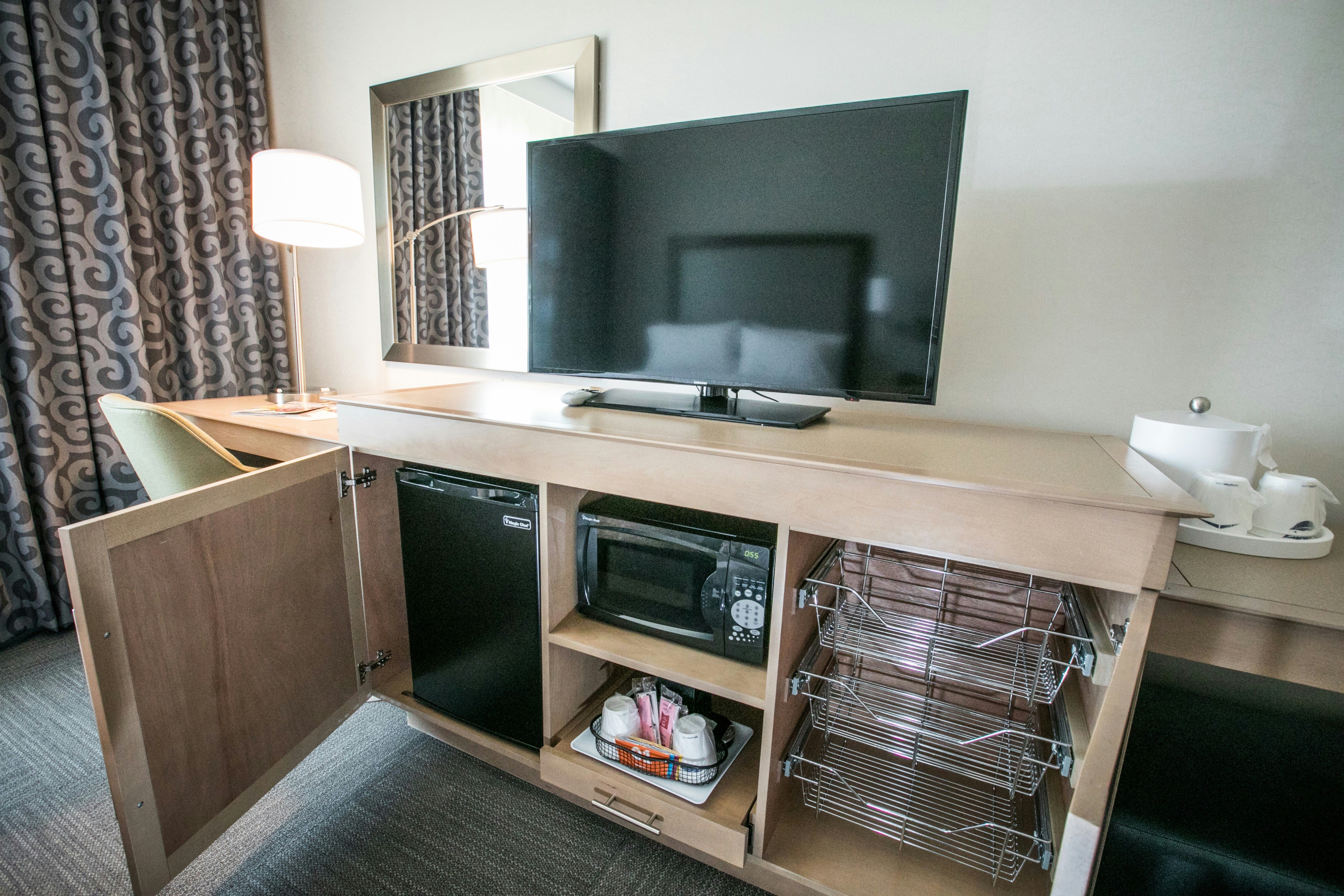 ROOM, KING BED, ACCESSIBLE