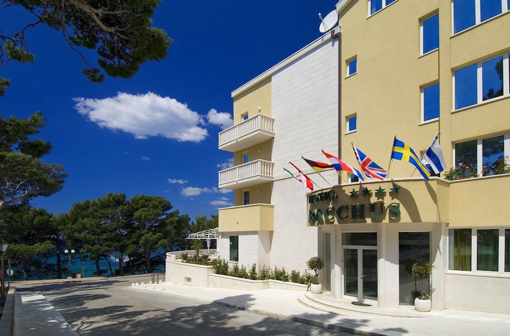 Hotel Villa Bacchus 40/50