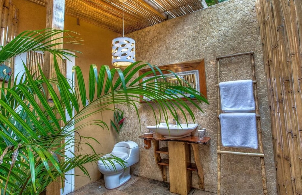 Ocho Artisan Bungalows 6/80