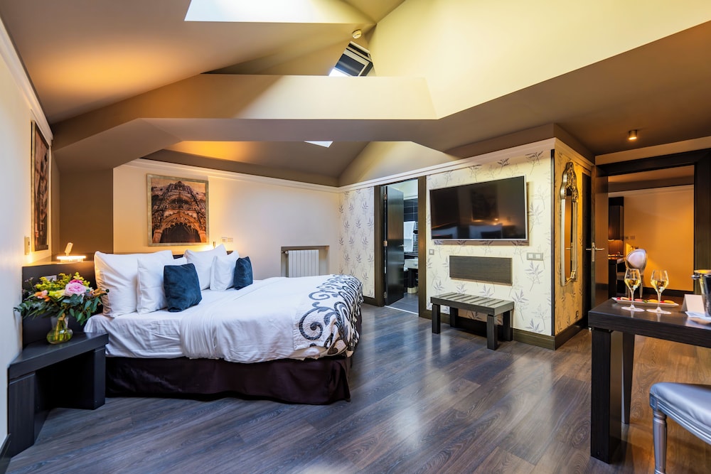 SUPERIOR, DOUBLE BED, ATTIC