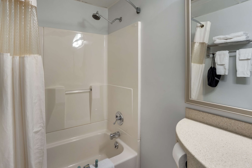 غرفة قياسية بسرير كوين، Best Western Dubois Hotel 4/5