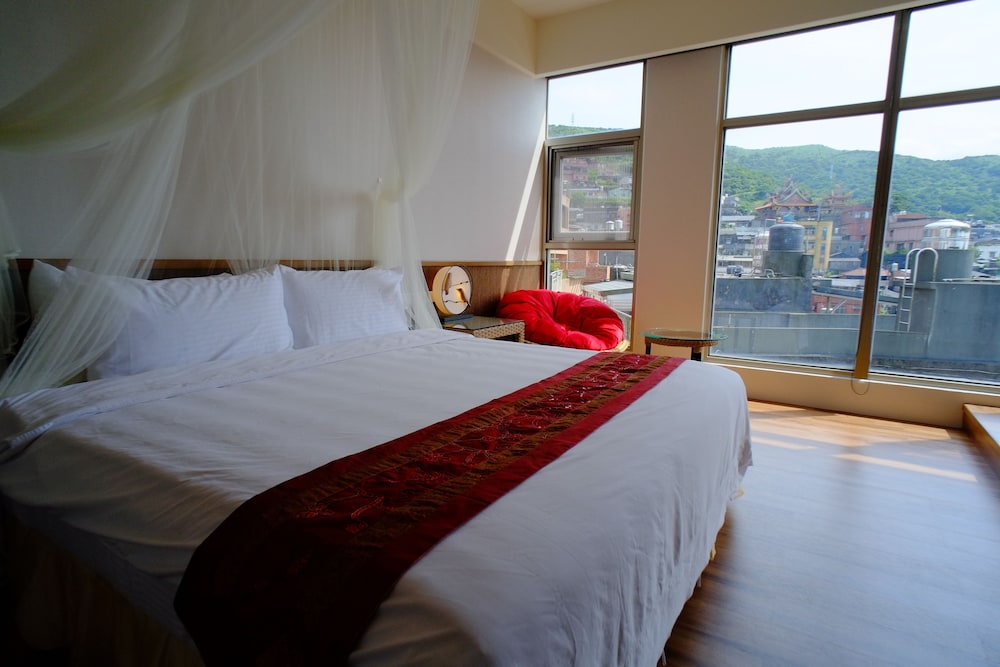 DELUXE, SUITE, DOUBLE BED, MOUNTAIN VIEW