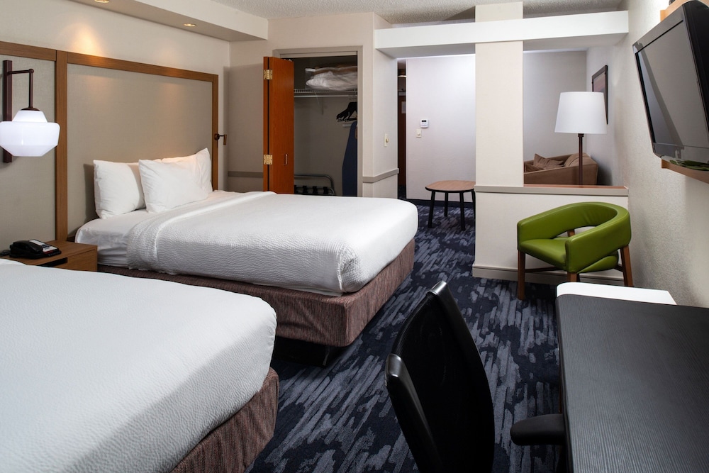 Suite, 2 Queen Beds, Sofa