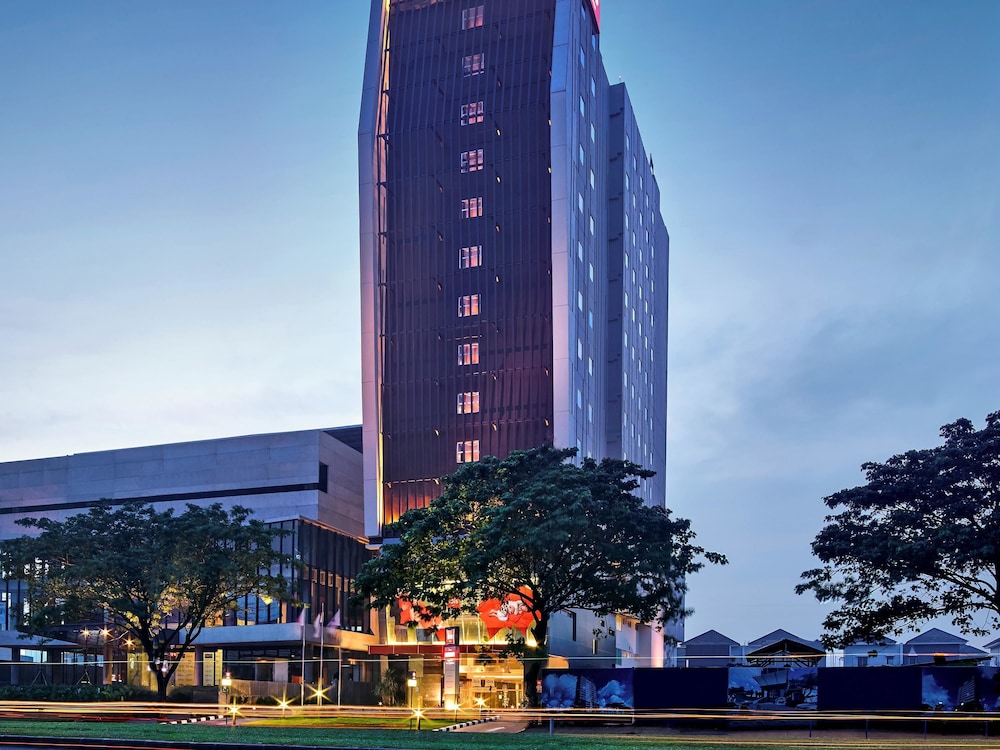 Ibis Gading Serpong 1/43