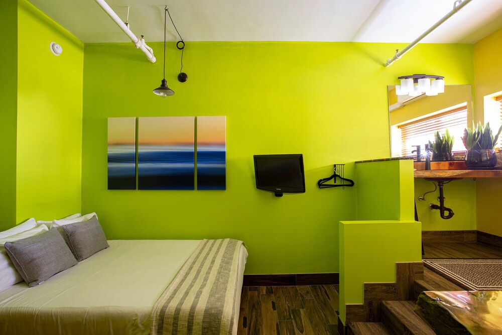 Nomads Hotel 26/67