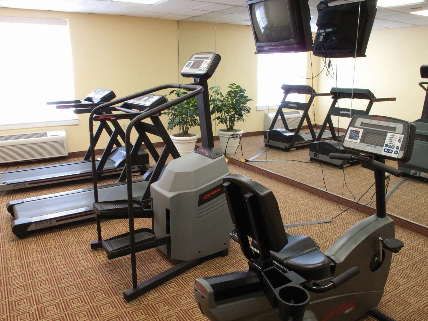 La Quinta Inn & Suites by Wyndham Sawgrass 33/55