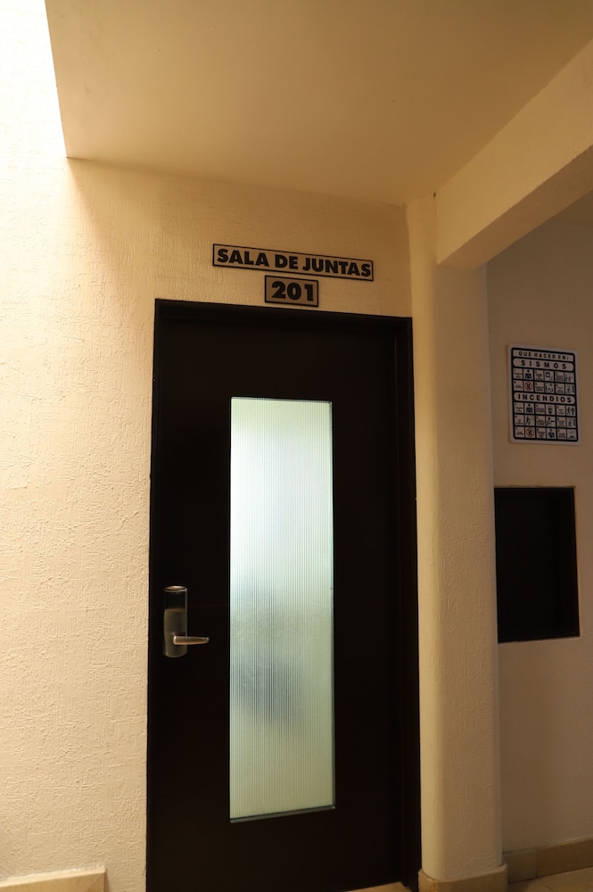 Home Suites Rotarismo 25/56