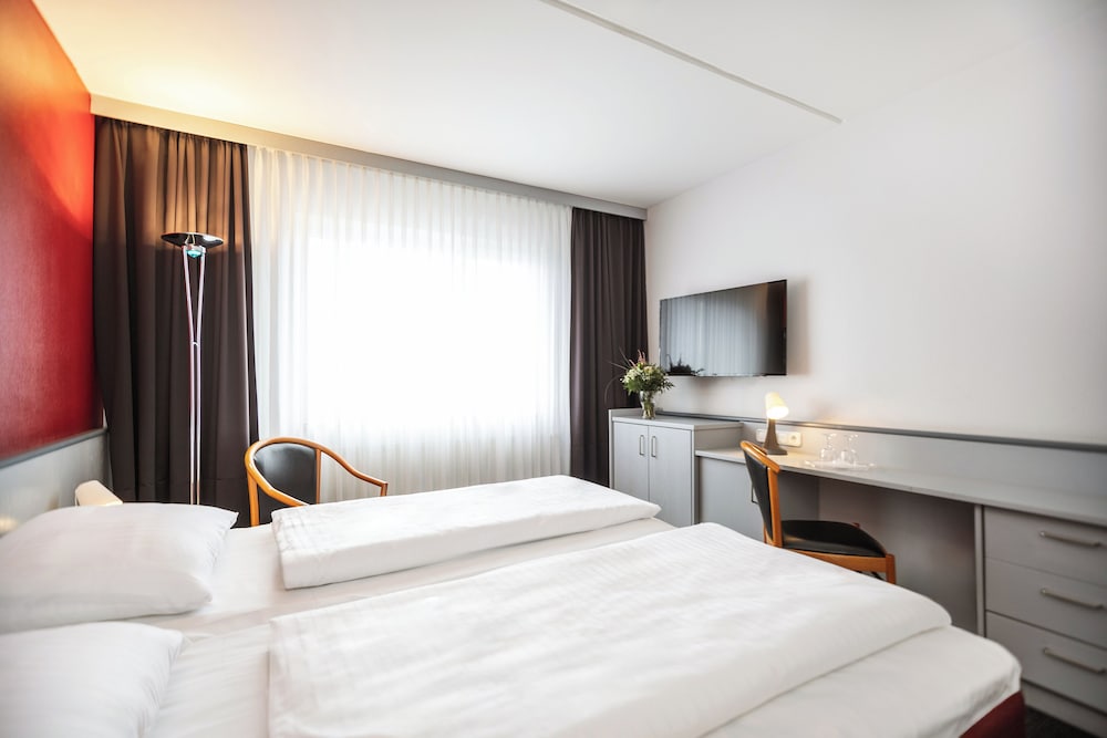 Good, Twin Beds