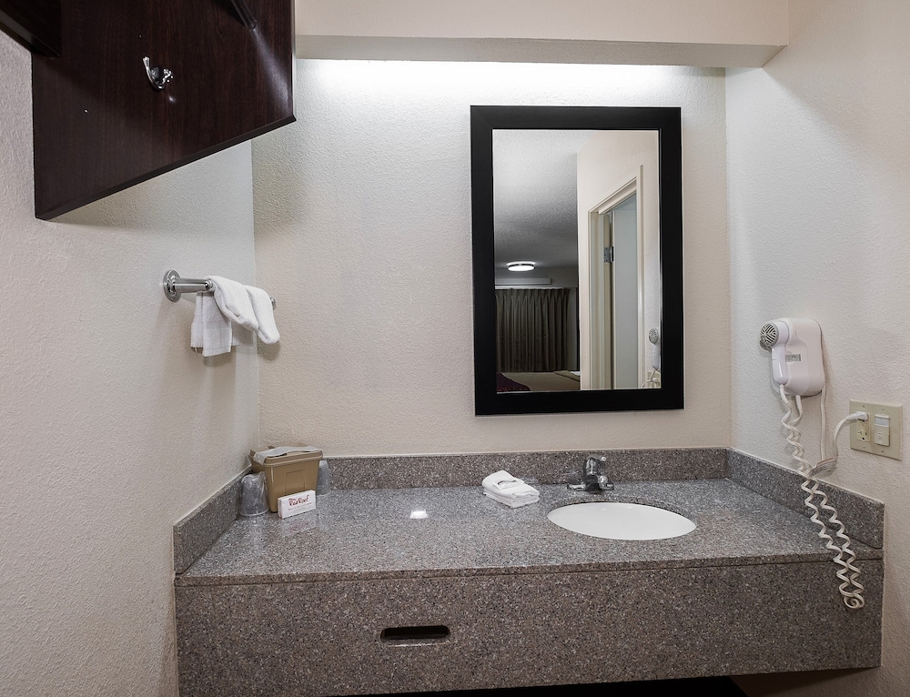 Red Roof Inn Cincinnati East - Beechmont 8/25