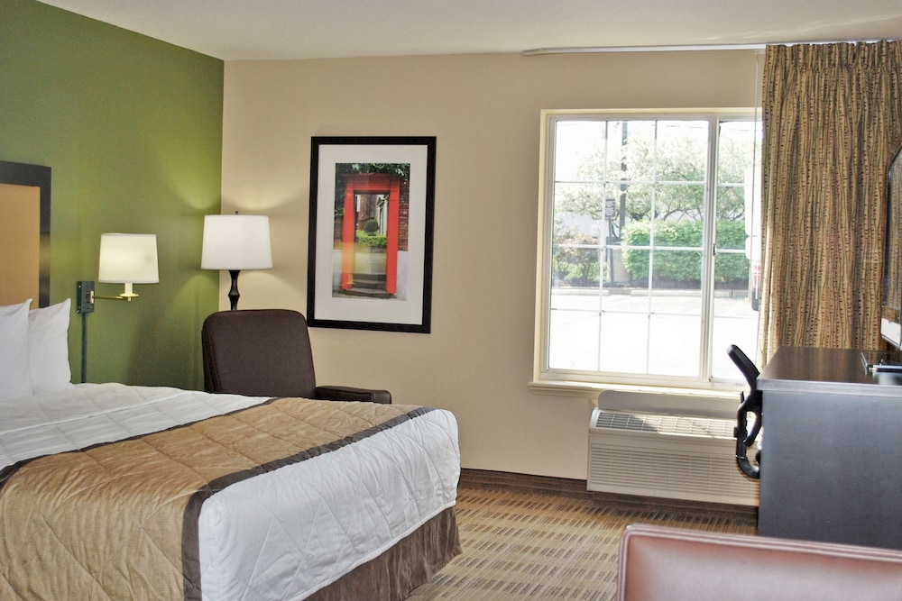EFFICIENCY, SUITE, QUEEN BED
