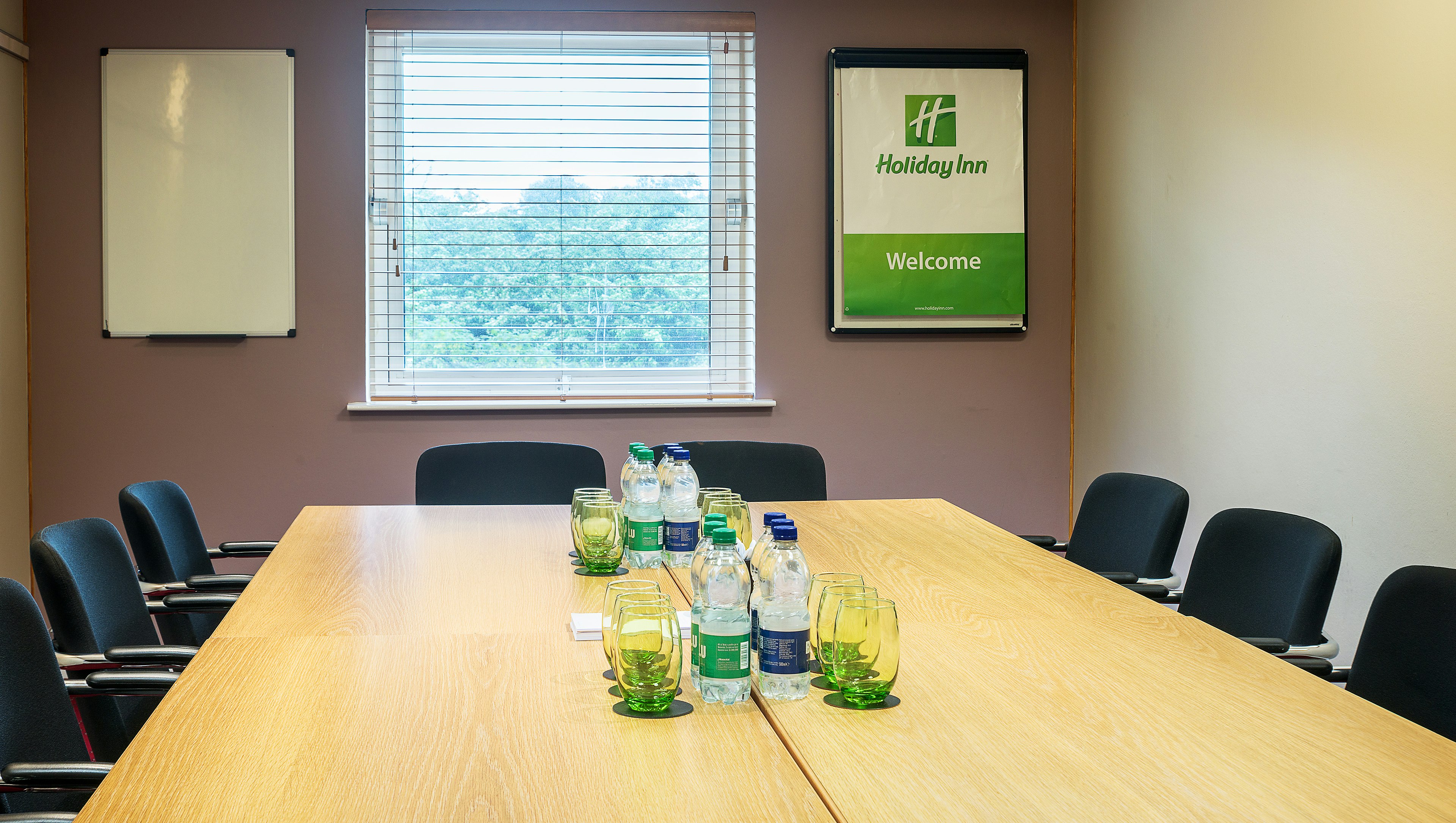 HOLIDAY INN LONDON BRENT CROSS 36/46