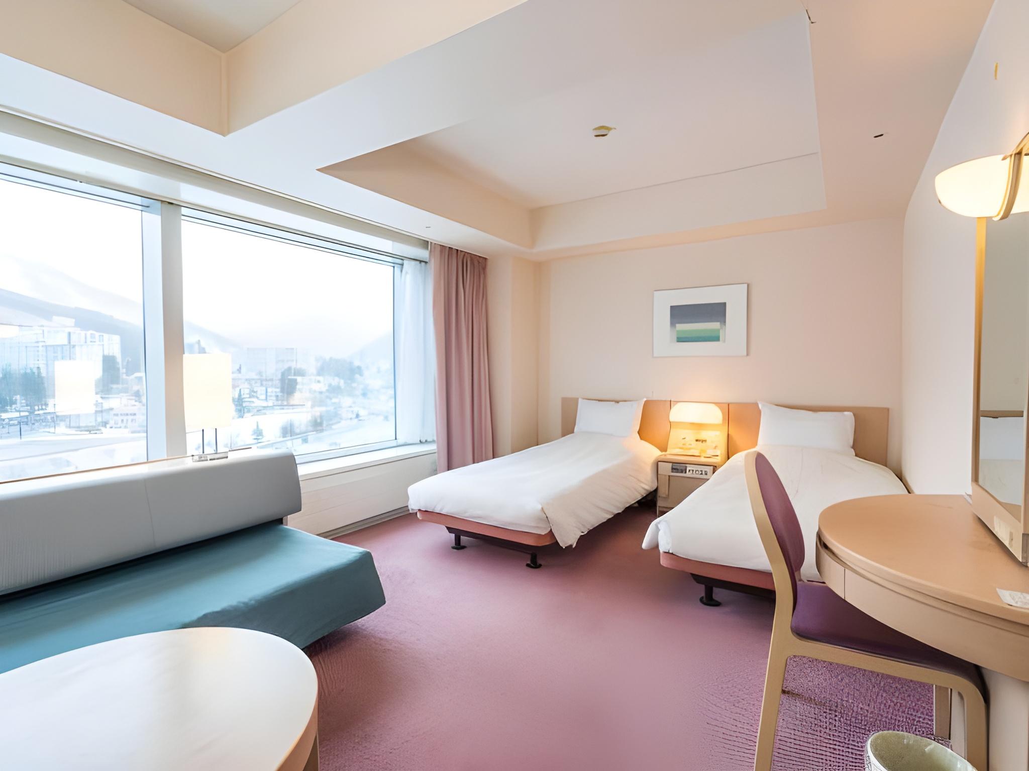 Family, Twin Beds, Building 2