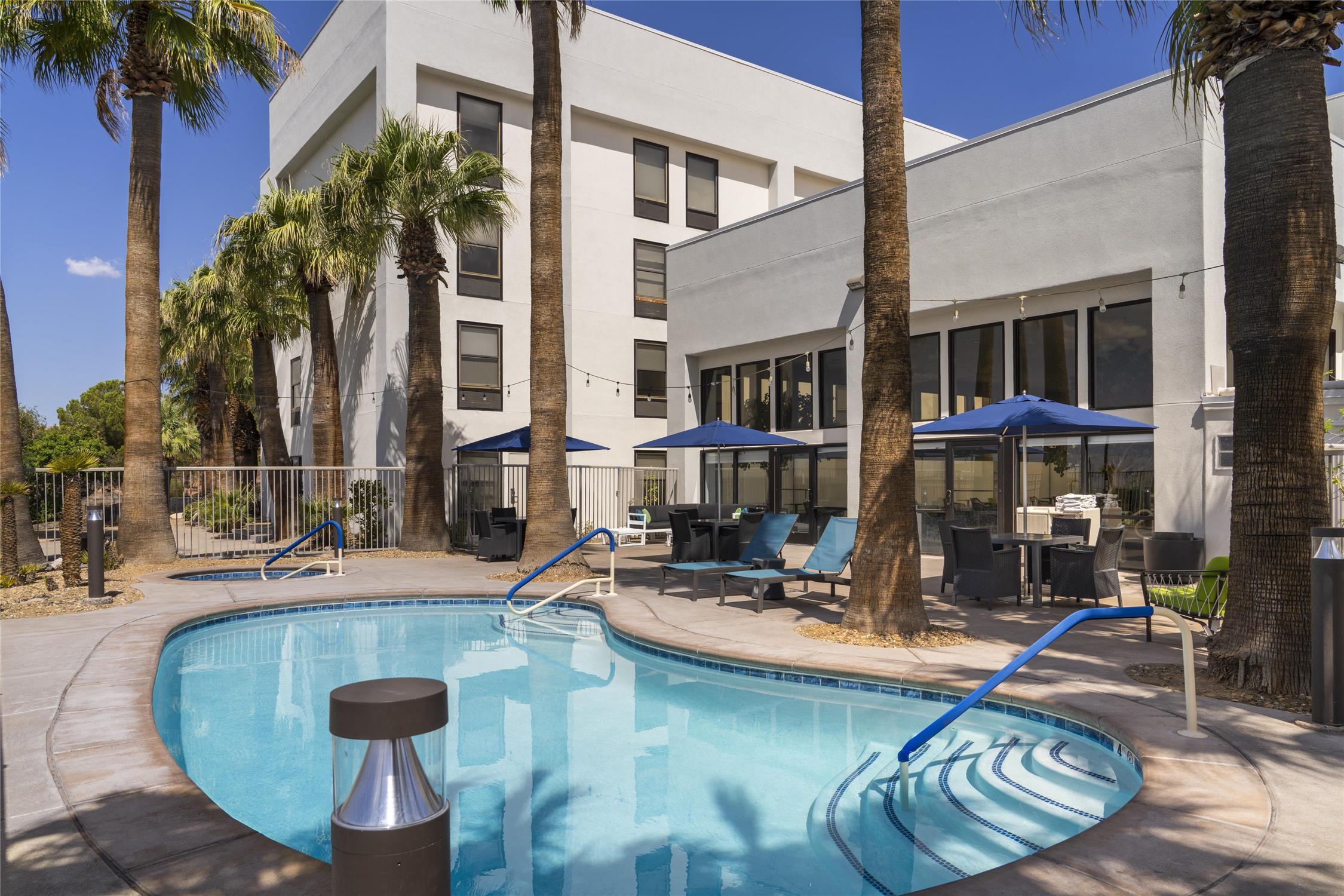 Hampton Inn St. George 75/79