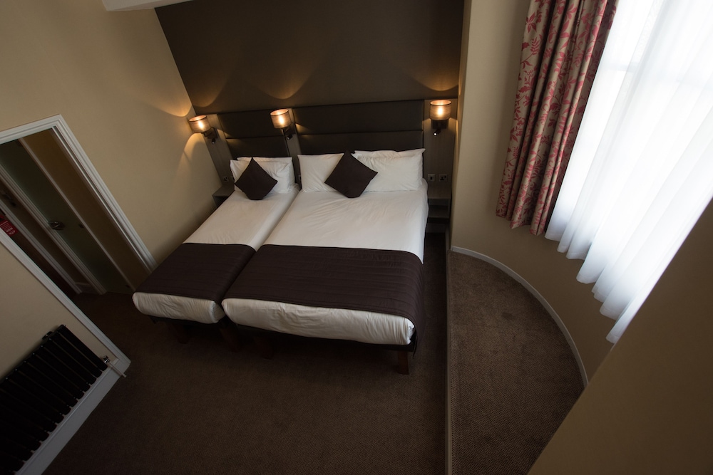 Brunel Hotel 36/67