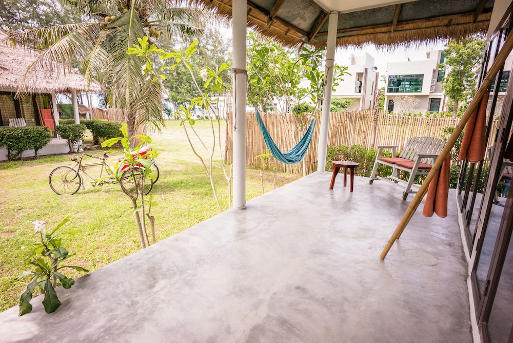 Mumsa Beach Resort & Restaurant 11/66