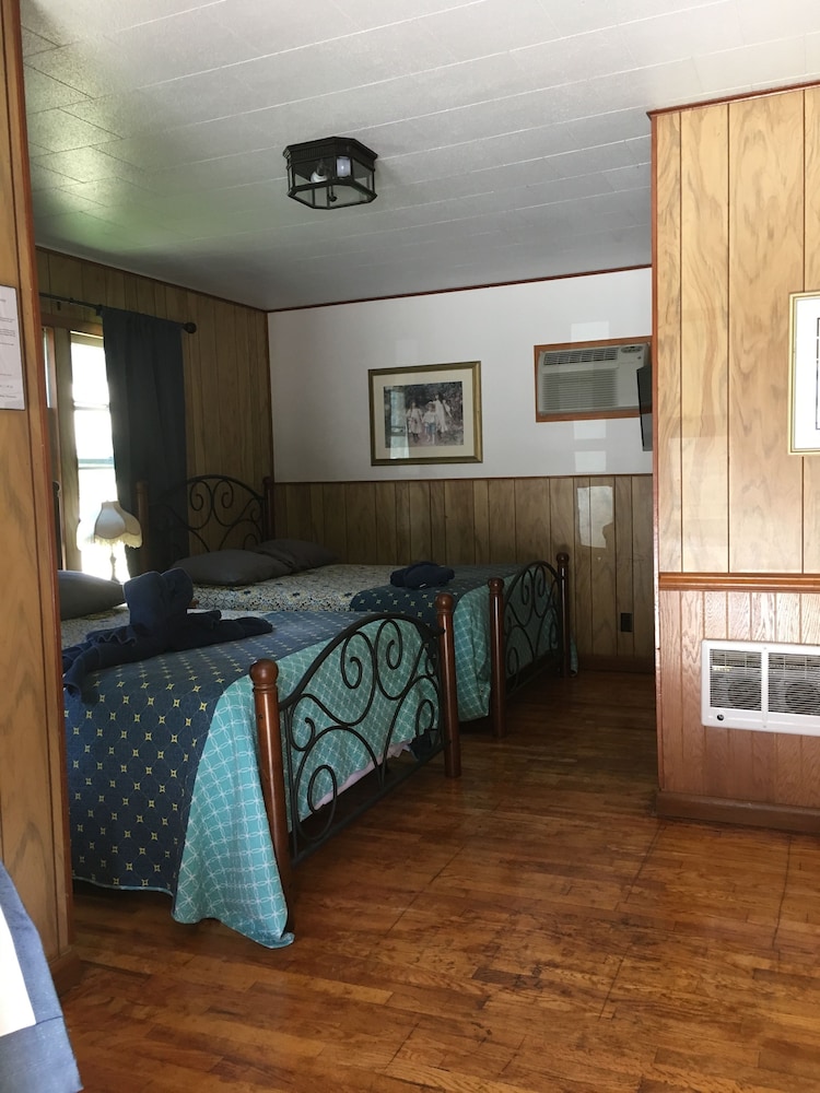 Marshall's Creek Rest Motel 12/71