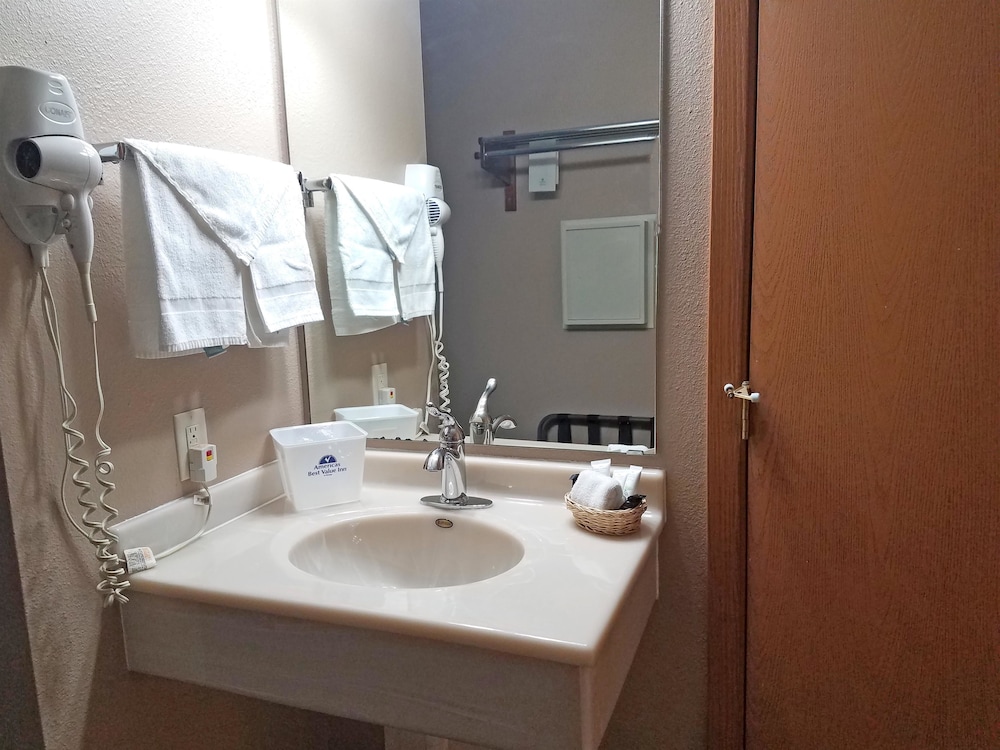 Americas Best Value Inn & Suites Bismarck 14/31