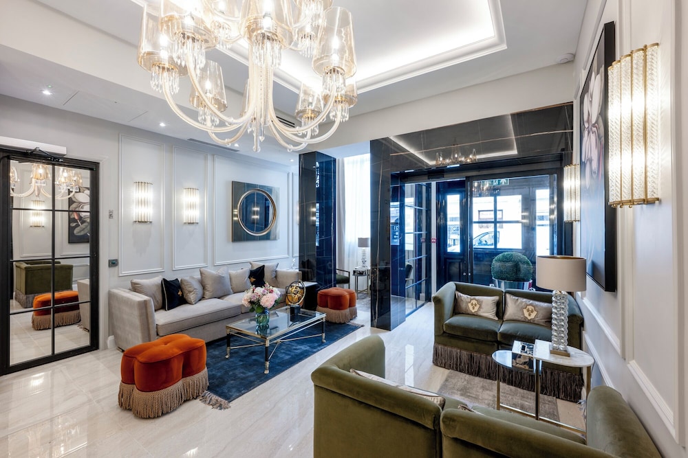 Castleton Hotel 47/61